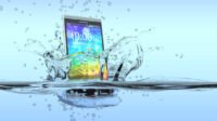 Cara Mengeringkan Smartphone Tercebur